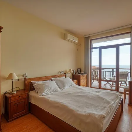 Seafront Maisonette דירה
